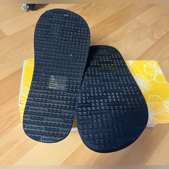 Yellow Box Black and Tan Sandals with Striped Design - Size 7.5 - Picture 4 of 7